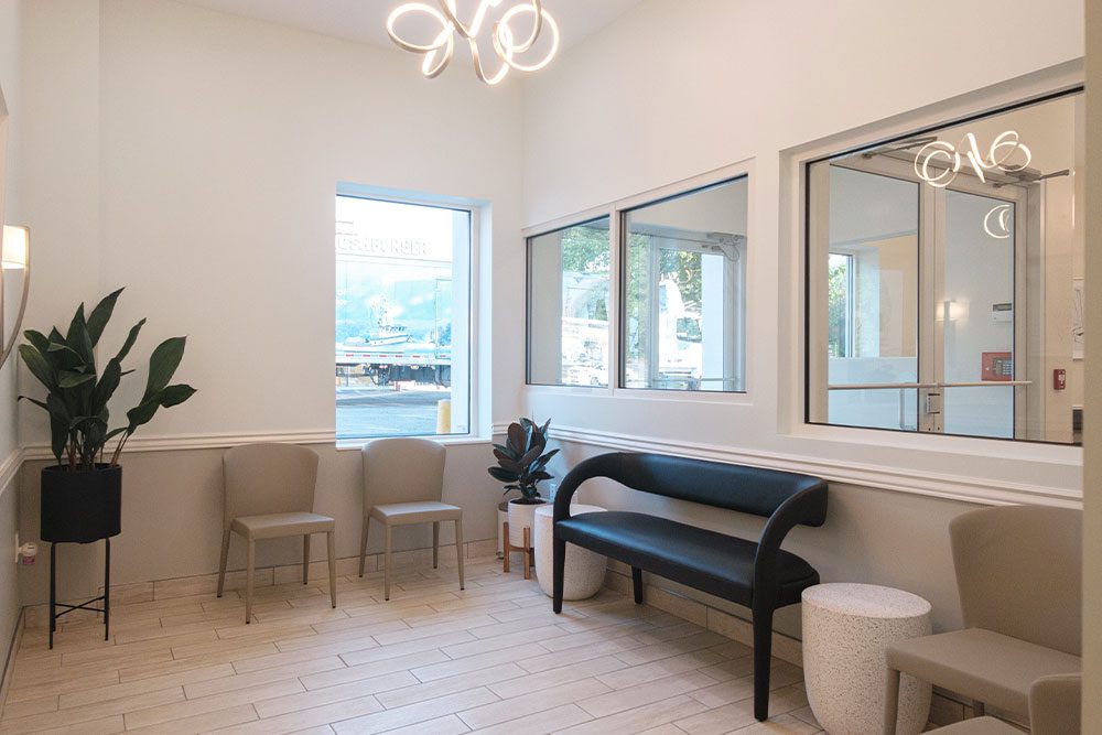 waiting area at White Plains Veterinary Hospital near the front doors
